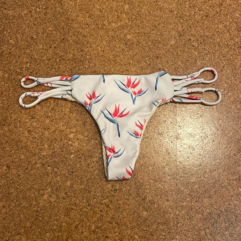 Acacia Bottoms